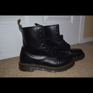 1460 Dr. Martens Smooth/Matte Black