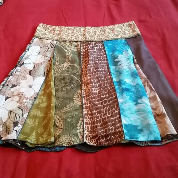 Dresses & Skirts - Unique panel skirt!