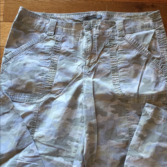 Apt 9 camo crop pants