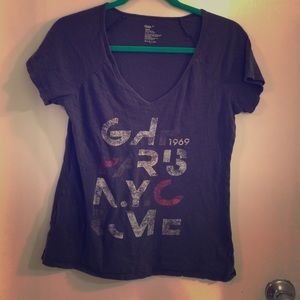 Gap v neck  tshirt