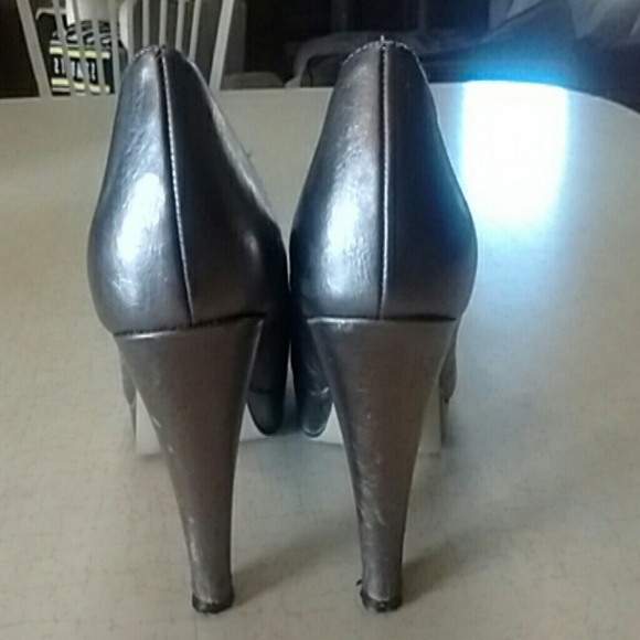 Shoes - Picture 4 of 4