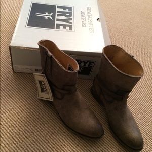Frye Lindsay plate short boots