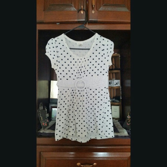 Blouse with black dots