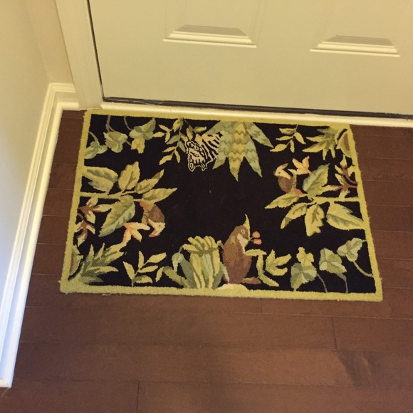 21x30 Safavieh rug - Picture 1 of 1