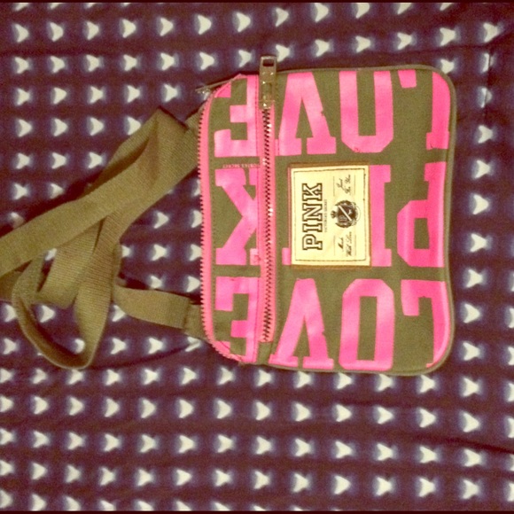 VS PINK Swingpack