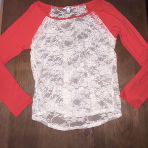 🐚Beautiful lacy shirt with coral long sleeves!