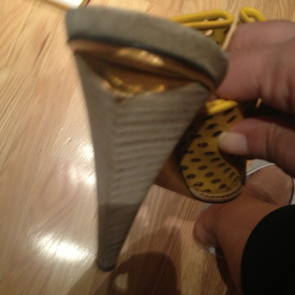 Shoes - Picture 4 of 4