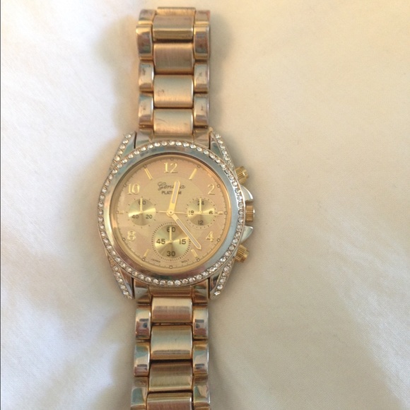 Gold Watch - Picture 1 of 2