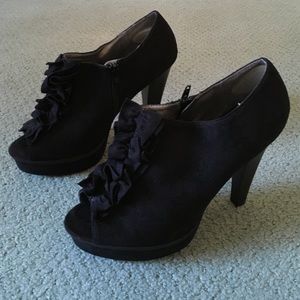 Peep-toe suede ruffle booties!