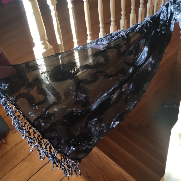 Black scarf - Picture 2 of 2
