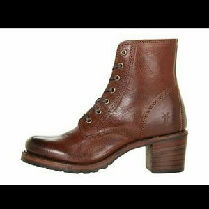 *HP* Frye Sabrina 6g Lace Up Boots - sz 11