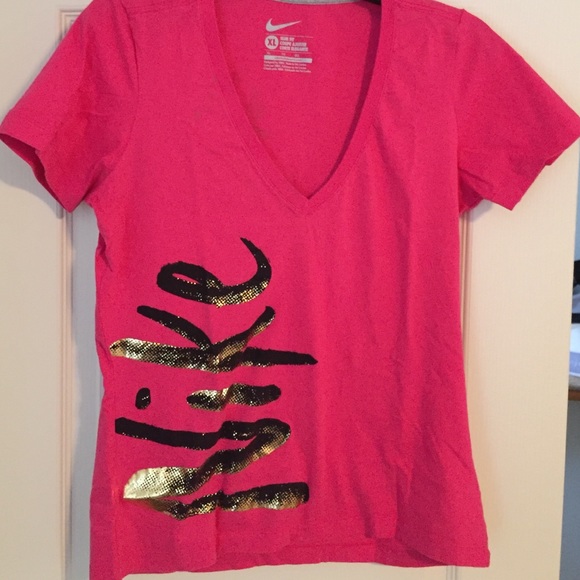 Women's Nike V neck Tshirt