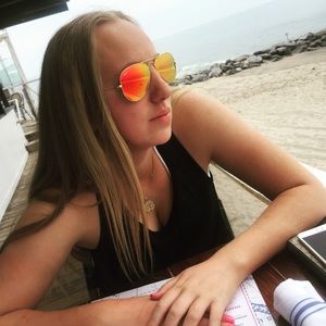 Meet your Posher, Nikole