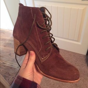 Chestnut brown Lace booties size 8