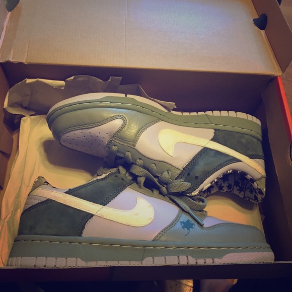 Women's size 7.5 Nike Dunk Low NWOT