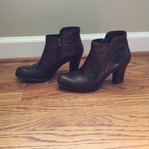 Born Claire brown leather boots