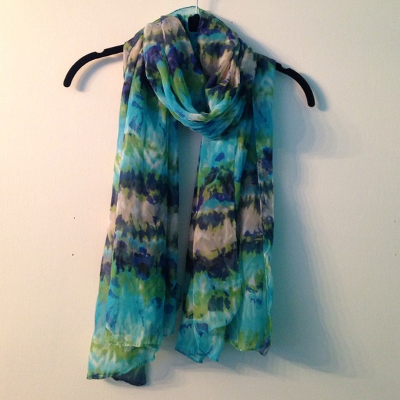 Dress Barn Accessories - 🌷5/$10 Blue/green scarf