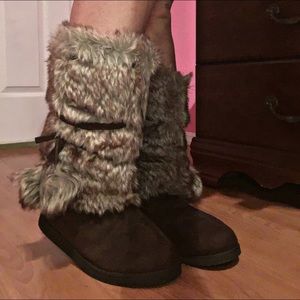 🙀SOLD🙀-Faux fur pom pom boots