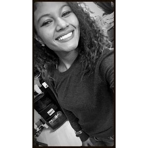 Meet your Posher, Cassandra