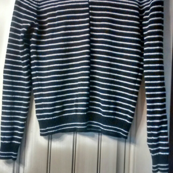 Navy and White Forever 21 sweater! - Picture 2 of 4