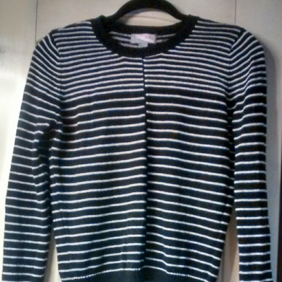 Navy and White Forever 21 sweater! - Picture 3 of 4