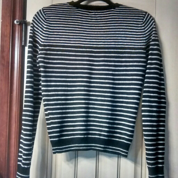 Navy and White Forever 21 sweater! - Picture 4 of 4