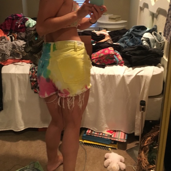 Urban outfitters rainbow tie die high rise shorts - Picture 3 of 3