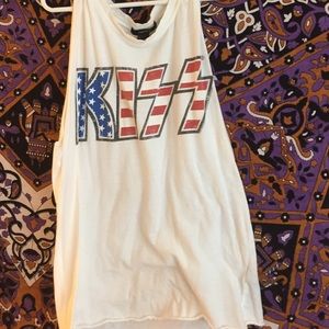 Simple white Kiss shirt