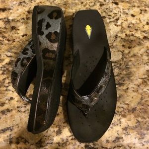 Volatile flip flops