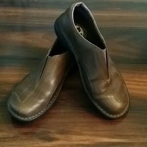 Merrell slip-ons sz 9.5