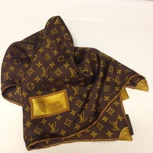 🚫SOLD🚫 Louis Vuitton Carre Monogram Silk Scarf