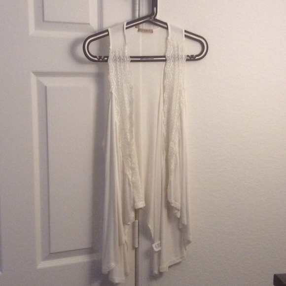 Long white vest with lace