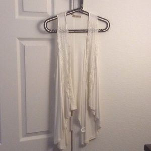Long white vest with lace