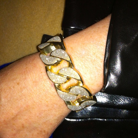 CHAIN LINK GOLD HINGED BANGLE W/CRYSTALS - Picture 4 of 4