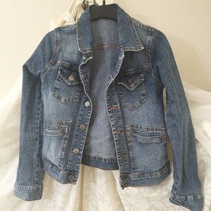 Forever 21 denim jacket size small.