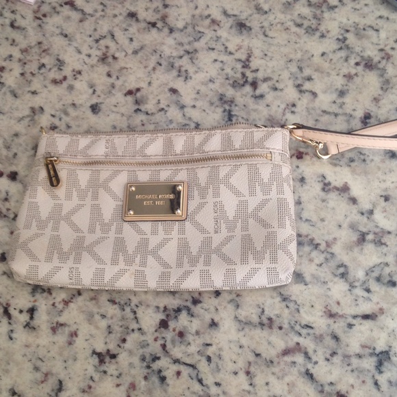 Michael kors clutch