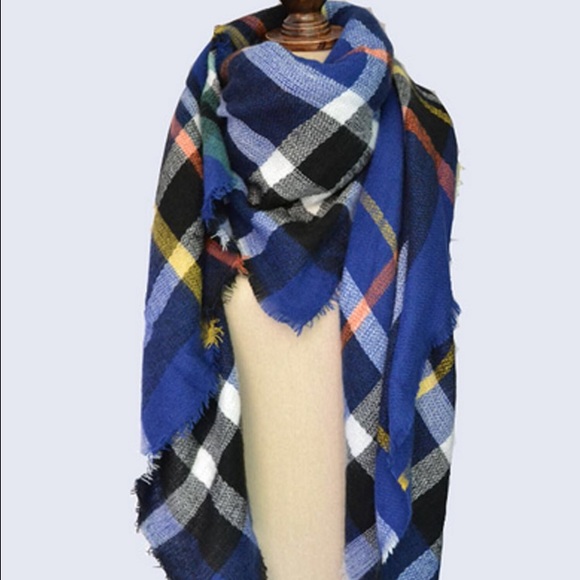 Blue Blanket Scarf - Picture 3 of 4
