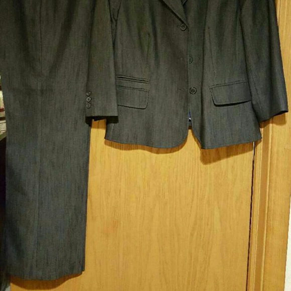 Nine West Pant Suit - Picture 2 of 2