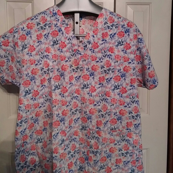COLORFUL SCRUB TOP