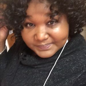 Meet your Posher, Nia