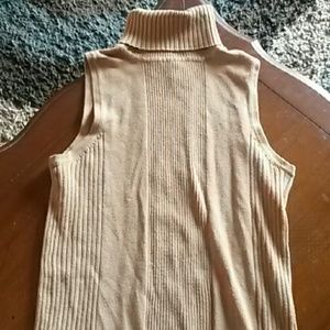Sleeveless turtle neck top