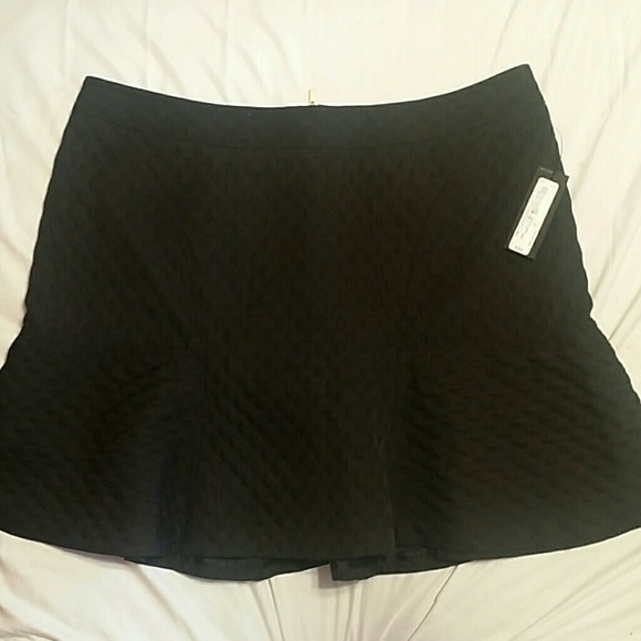 Black Circle Jacquard Flounce Skirt NWT