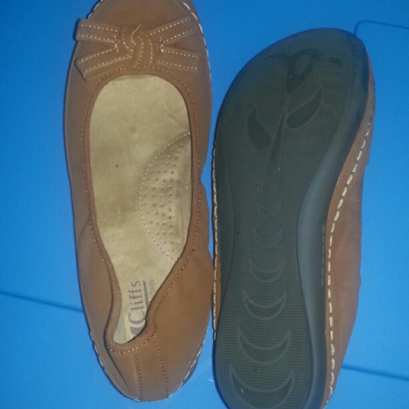 Flat - Picture 1 of 3