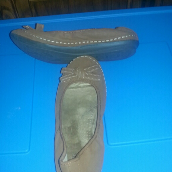 Flat - Picture 3 of 3