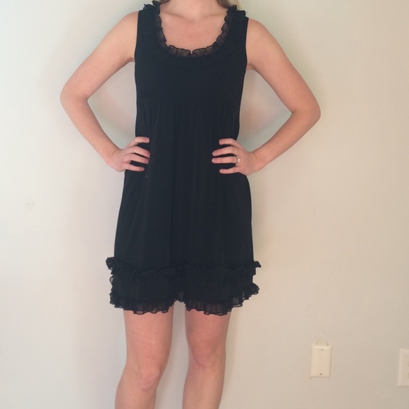 Black sleeveless dress