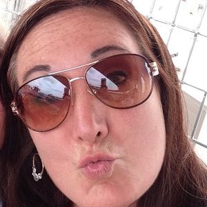 Meet your Posher, Angie