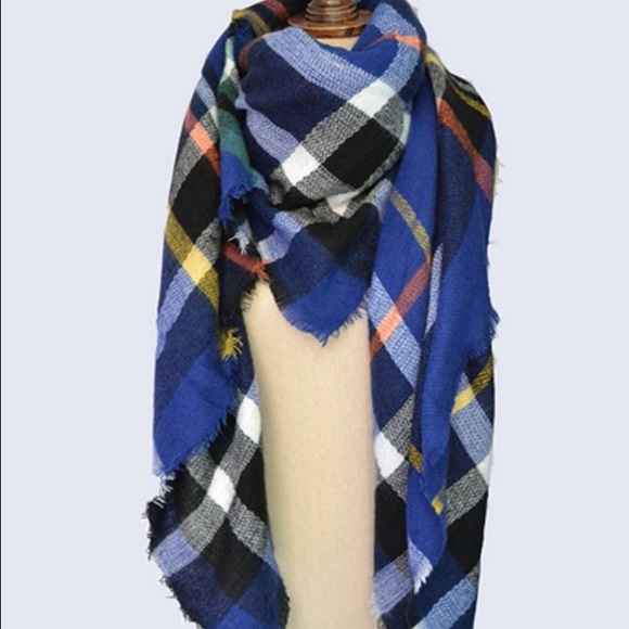 Blue Blanket Scarf - Picture 3 of 4