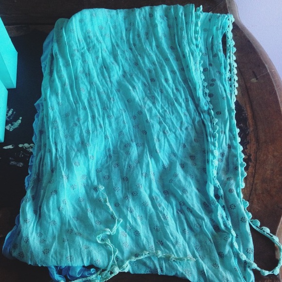 Turquoise/blue light cotton scarf with fringe