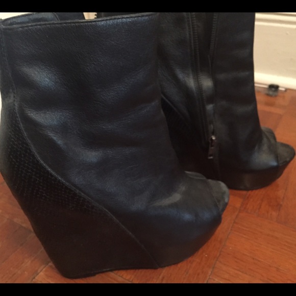 Steve Madden Shoes - Steve Madden peep toe platform booties