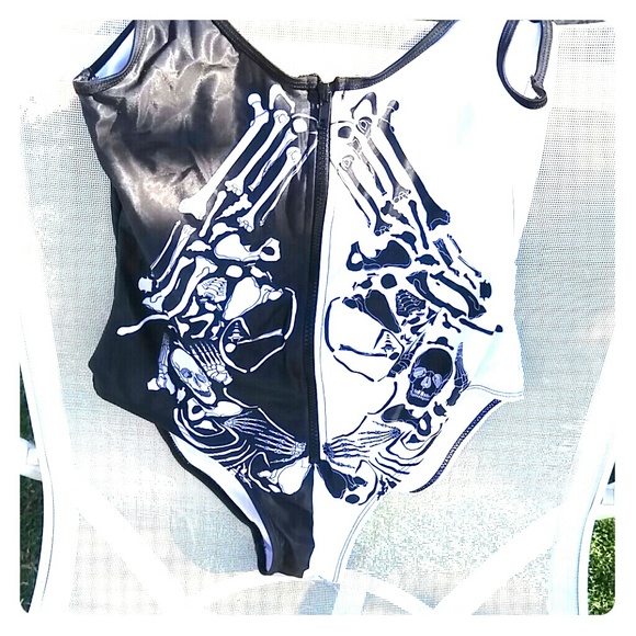 Guns & Skulls Baithing Suit